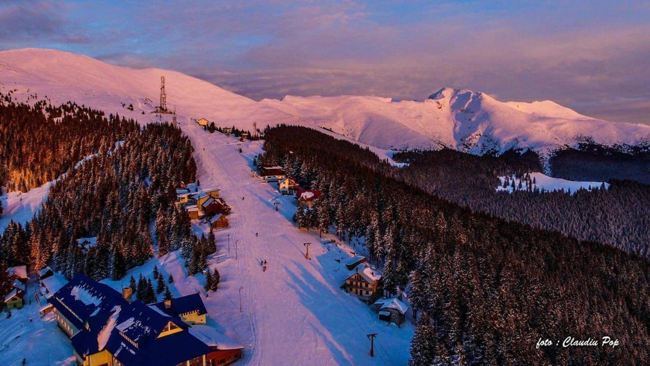 Vila Parang Петрошани Экстерьер фото